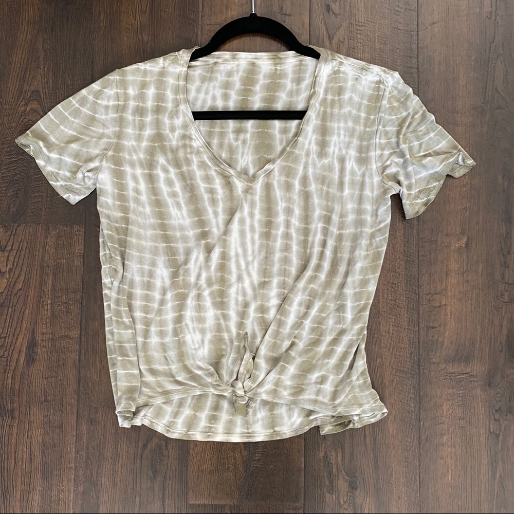 ⛔️SOLD⛔️Tie Dye front tie Shirt - Picture 1 of 5